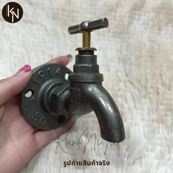 ฮุกแขวนสินค้าท่อเหล็กพาดผ้าเช็ดตัวตกแต่งผนังปูนสไตล์ลอฟท์ Idea Pipe wall hook hanger decor bedroom livingroom loft design